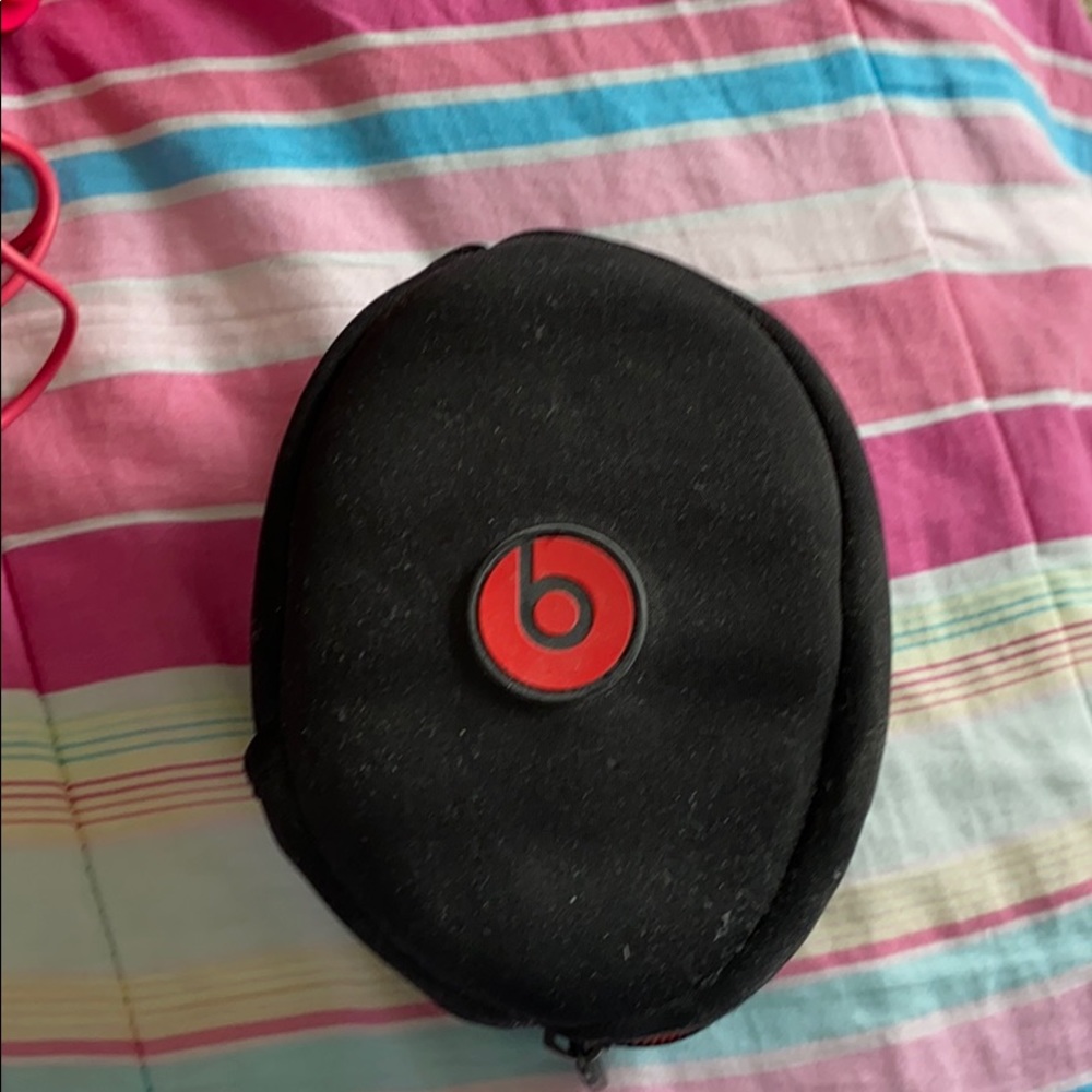 Beats by Dre Headphones - Picture 4 of 5